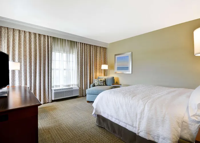Hampton & Charleston Airport Hotel 3*