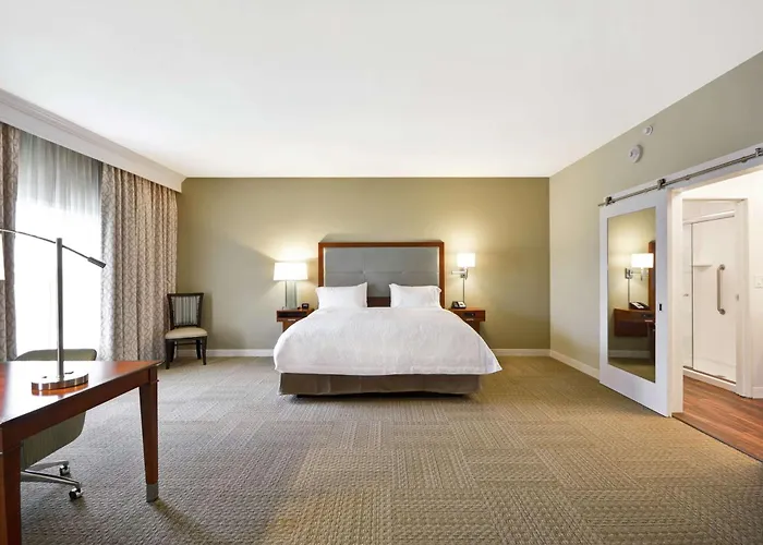 Hampton & Charleston Airport Hotel