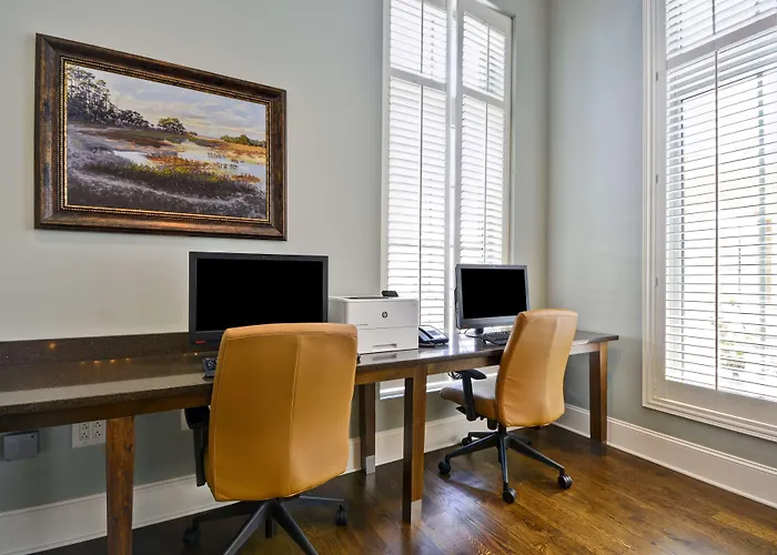 Hampton & Charleston Airport Hotel